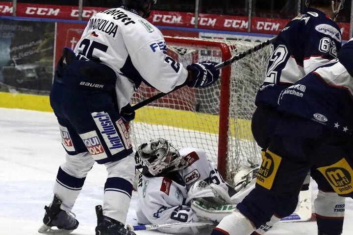 Hier kassieren die Eislöwen das 2:1.