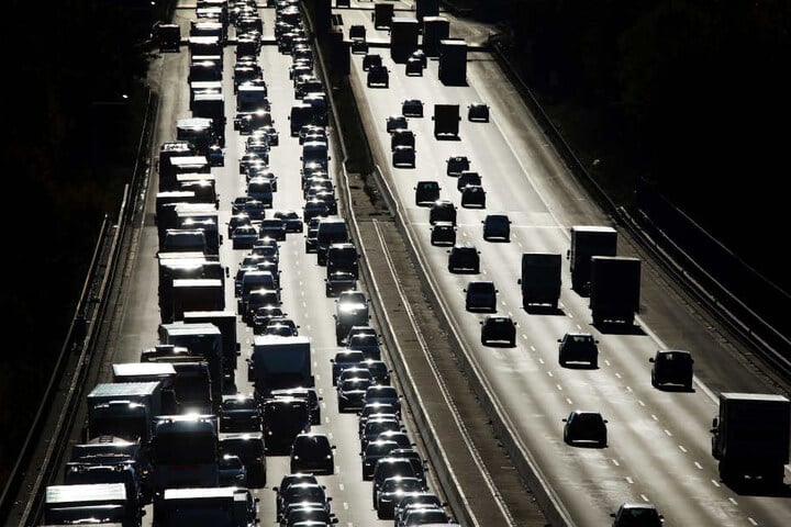 Nach dem Manöver auf der Autobahn fuhren beide Männer zur Polizei. (Symbolbild)