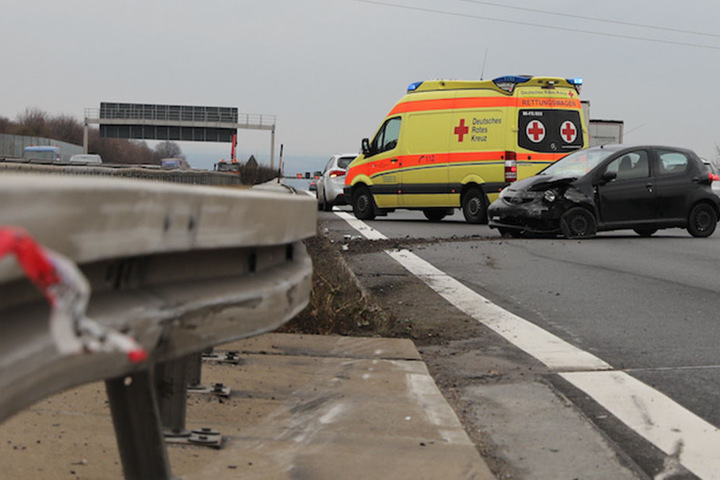 Die linke und mittlere Spur der Autobahn 4 mussten gesperrt werden.