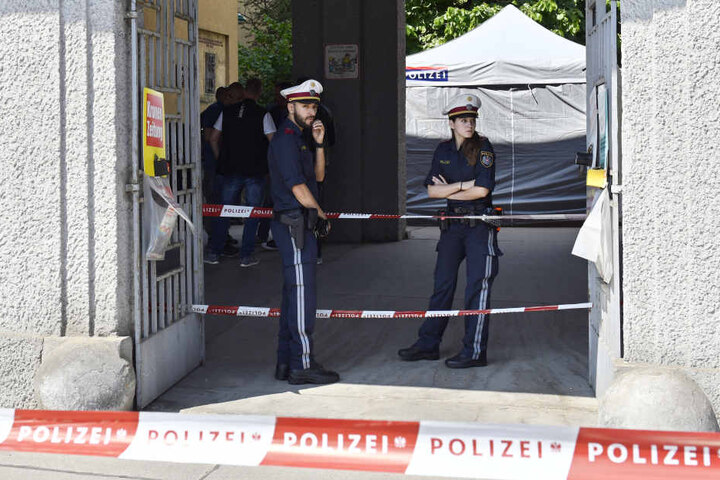 Die Polizei wollte aus ermittlungstaktischen Gründen keine weiteren Details zum Mord nennen.