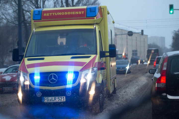 Feuerwehr und Rettungskräfte sind in Sachsen in erhöhter Alarmbereitschaft.