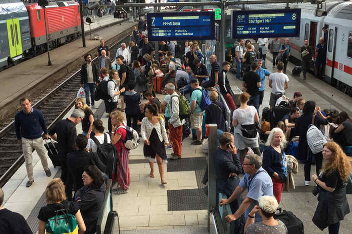 Auf dem Hauptbahnhof in Hamburg wird es langsam eng.