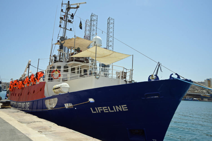 Das deutsche Seenotrettungsschiff "Lifeline" liegt im Hafen von Malta