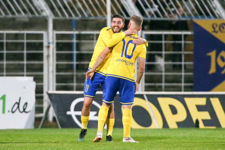 Aykut Soyak (l.) konnte kurz nach Wiederbeginn auf 2:1 stellen.