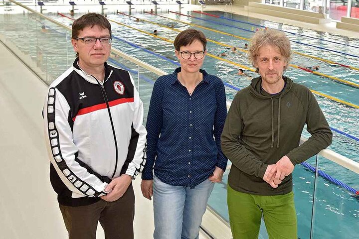 Am Montag stellen die Grünen-Stadträte Ulrike Caspary (50) und Torsten Schulze (48) ihre durch DSC-Nachwuchschef Dirk Oehme (49, l.) gestützten Pläne vor.