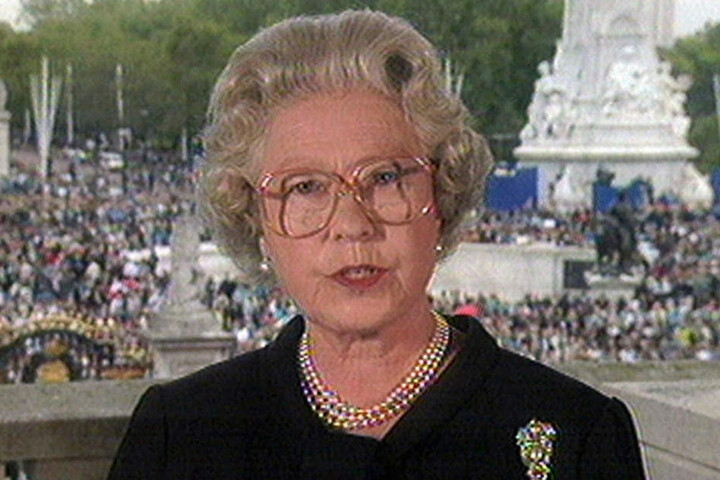 Nach Dianas Tod wandte sich Elizabeth II. mit einer denkwürdigen TV-Ansprache
ans Volk.