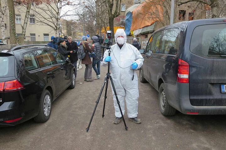 Mit 3D-Kameras werden der Leichenfundort und der mutmaßliche Tatort räumlich aufgezeichnet.