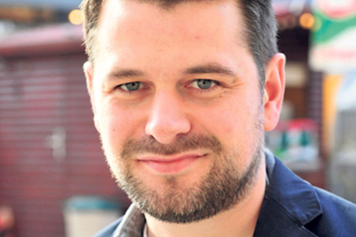Christoph Neumann
(32), Versicherungs-Generalagent
aus
Dresden: „Ich
wähle seit Jahren
die FDP wegen ihrer
wirtschaftsliberalen Politik.
Mir ist aber auch wichtig, dass
bedürftigen Menschen geholfen
wird."