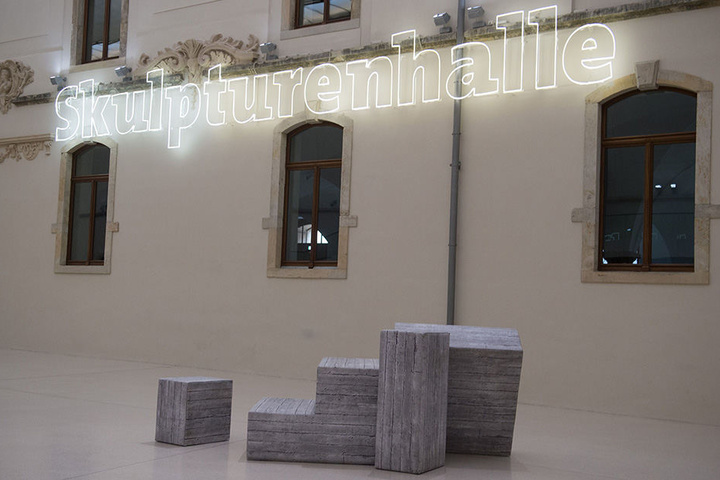 Die documenta ist die weltweit bedeutendste Reihe von Ausstellungen für zeitgenössische Kunst. Sie findet alle fünf Jahre statt und dauert jeweils 100 Tage - weshalb sie auch als Museum der 100 Tage bezeichnet wird.
