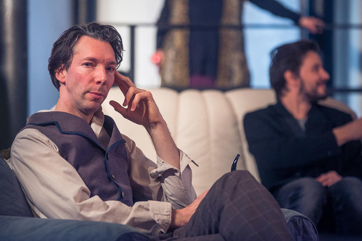 Boris Schwiebert (45) probt im Boulevardtheater für „Sherlock Holmes und die Hexen von Eastwick“.
