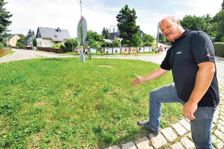Eubas Ortsvorsteher Thomas Groß (54, CDU) möchte gestaltete Mittelinseln.