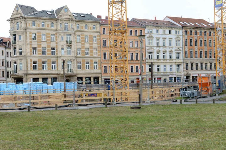 Die Baugrube ist bereits ausgehoben.
