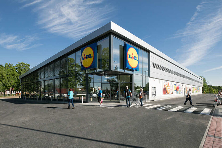 In Radeburg eröffnete am Donnerstag die „Lidl-Filiale der Zukunft“, die ein
„besseres Einkaufsgefühl“ als bislang gewohnt bieten soll.