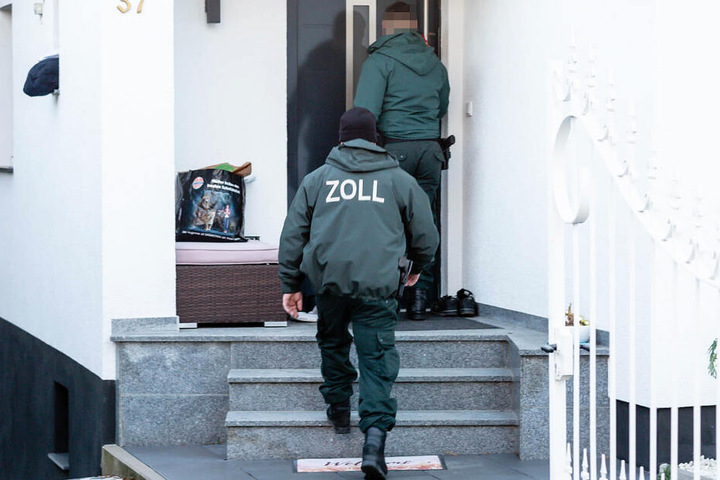 An der groß angelegten Aktion waren mehr als 250 Einsatzkräfte beteiligt.