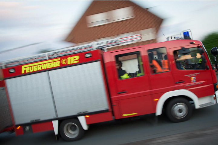 Die Feuerwehr stand bei der Landung parat, musste aber nicht eingreifen. (Symbolbild)