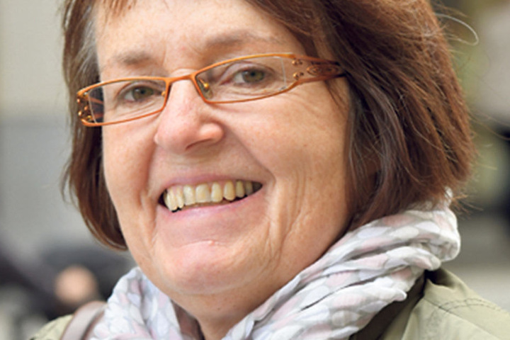 Steffi Albrecht
(58),
Heimerzieherin
aus
Zschopau,
ist sich fast
sicher, wo
sie ihr Kreuzchen
setzen
will: „Zu 80-
90% wähle ich Angela Merkel.
Sie überzeugt, sie bringt es und
ist im Regieren geübt.“