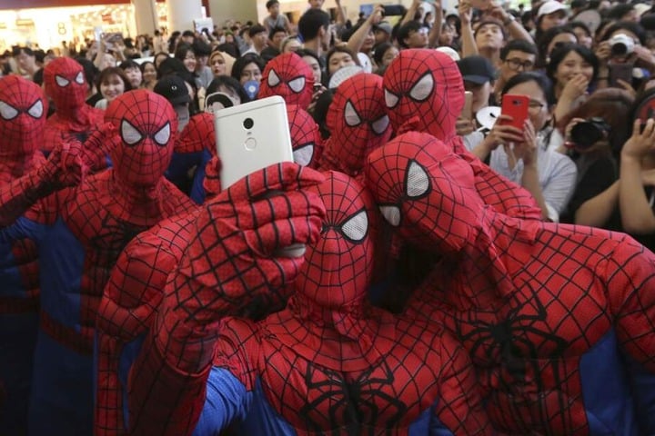 Fans verkleidet als Spiderman bei der Filmpremiere von "Spider-Man: Homecoming". (Archivbild)