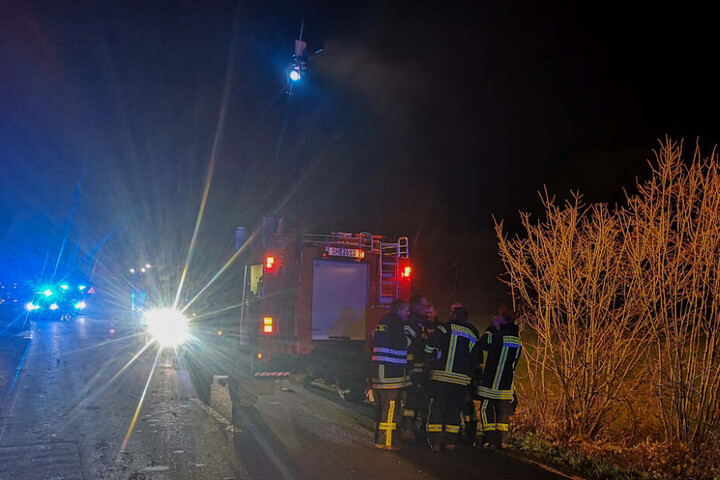 Die Feuerwehr suchte mit Wärmebildkameras nach weiteren Opfern.