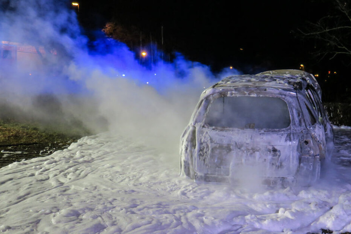 Das Auto war in der Glück Auf Straße in Flammen aufgegangen.