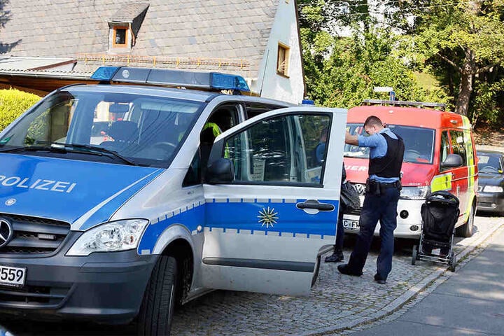 Großeinsatz in Chemnitz-Schönau: Polizei, Feuerwehr, Notarzt und Umweltdienst rückten aus.