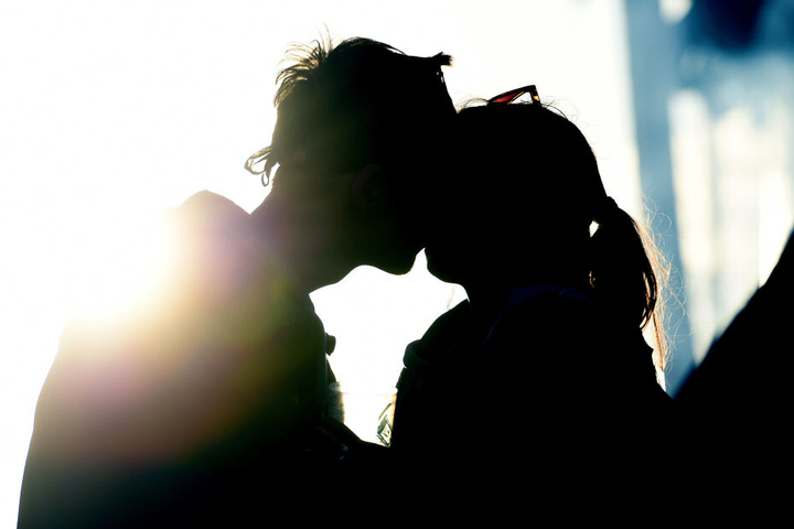 Die sogenannten Loverboys machen ihre Opfer emotional von sich abhängig und zwingen sie dann in die Prostitution (Symbolbild).