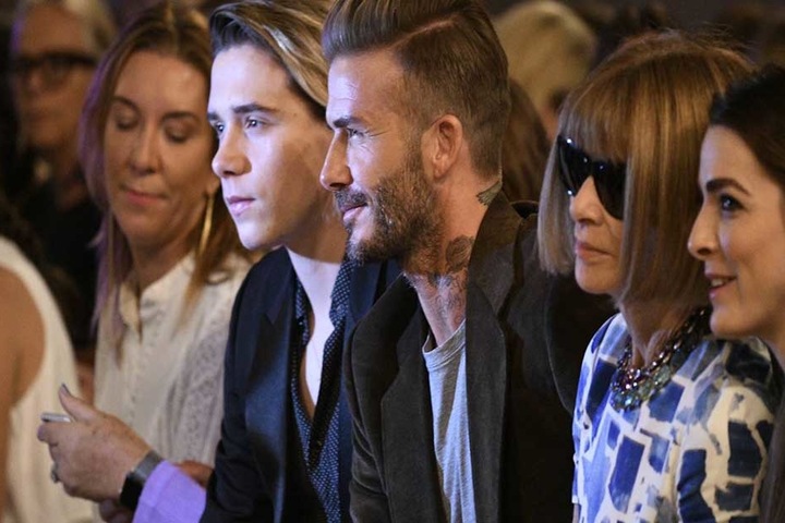 Brooklyn (17) und David Beckham (41) nahmen in der ersten reihe neben "Vogue"-Chefin Anna Wintour Platz.