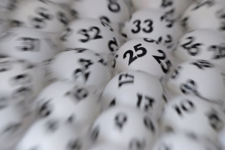 Die Gewinner können sich jeweils über 10.735.892,80 Euro freuen. (Symbolbild)