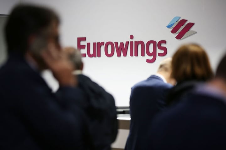 Ein Eurowings-Schalter am Flughafen Köln/Bonn.