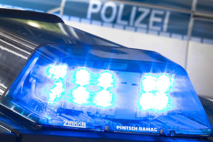 Die Polizei fahndet nach einem mutmaßlichen Räuber. (Symbolbild)