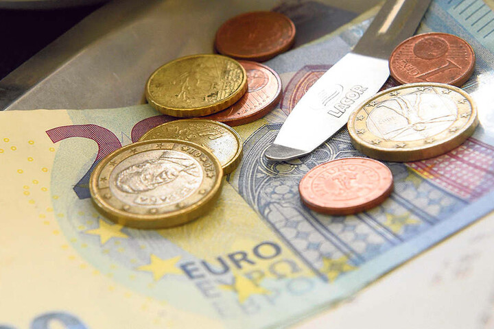 Trinkgeld gehört zum guten Ton. Zehn Prozent der Gesamtrechnung zählen in
Deutschland als angemessen.
