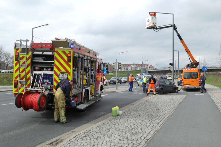 Die Ampel wurde ebenfalls beschädigt.