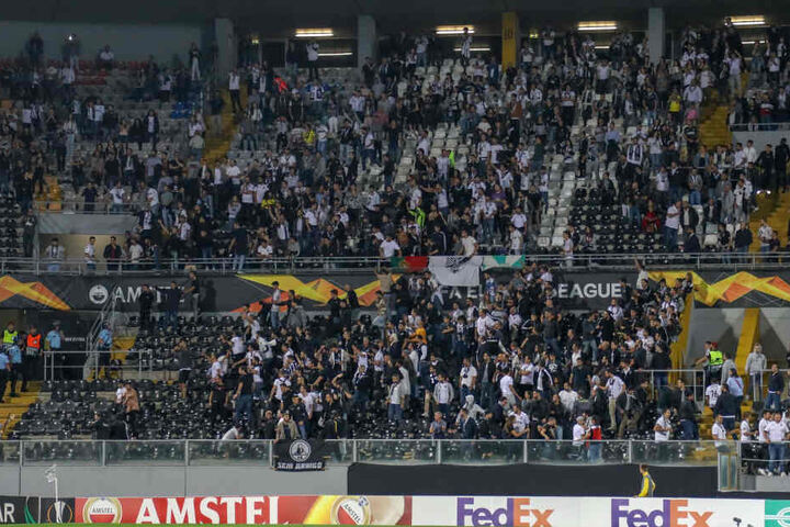 Die Frankfurter spielen derzeit auf Bewährung. Durch die neuen Krawalle erwartet sie nun eine empfindliche Strafe von der UEFA.