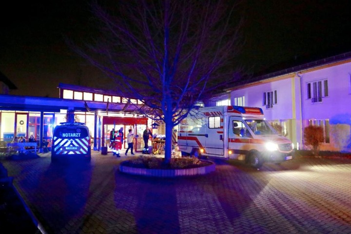 Bis nach Mitternacht musste das Johanniter-Seniorenheim evakuiert werden.