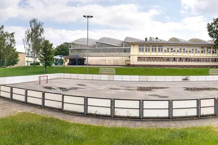 Zuletzt war im Gespräch, eine Schwimmhalle neben die Eissporthalle im Küchwald zu bauen.