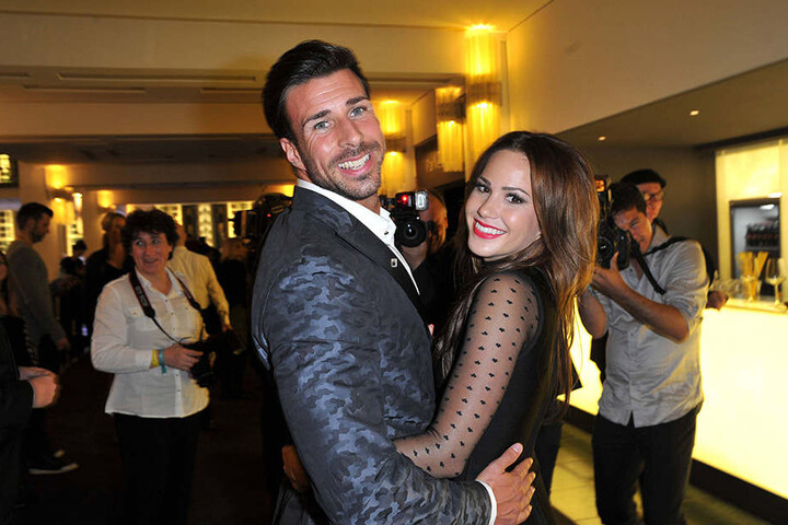 Leonard Freier (31) und Angelina Heger (24) sind offiziell ein Paar und zeigen das auch bei jeder Gelegenheit.