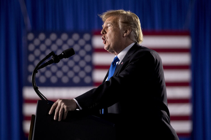 "Ich denke, er ist ein krankhafter Lügner", sagte Sanders über US-Präsident Trump.