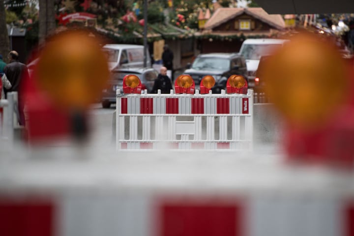 Absperrungen am Weihnachtsmarktgelände in Stuttgart. (Archivbild)