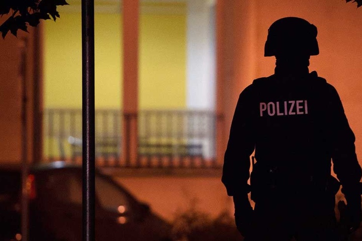 Nähere Informationen zu den Personen und ihren möglichen Motiven verweigern die Ermittler bislang strikt. (Symbolbild).