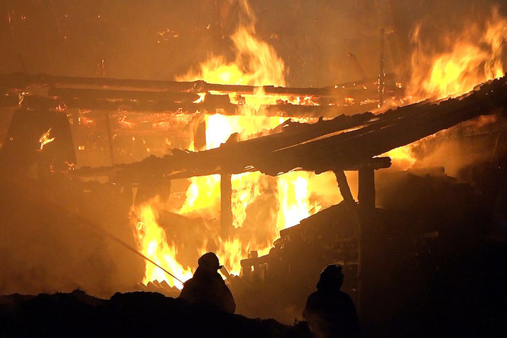 Feuerwehren aus mehreren Orten waren zur Brandbekämpfung eingesetzt.