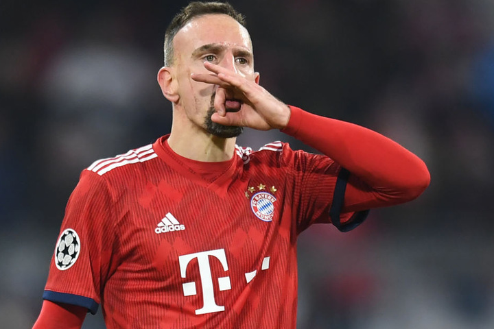 Franck Ribéry gönnte sich in Doha ein "Glitzersteak und löste damit einen Shitstorm aus.