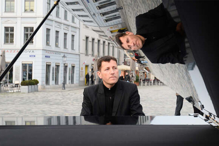 Straßenmusiker Arne Schmitt (47) sah seine künstlerische Freiheit eingeschränkt und verklagte daher die Stadt Dresden.