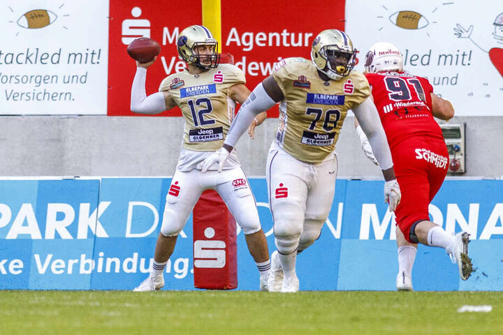 Gegen die New Yorker Lions sprang Dresdens Ersatz-Quarterback Ferras El-Hendi (l.) ein, leistete sich dabei aber auch Fehlwürfe.