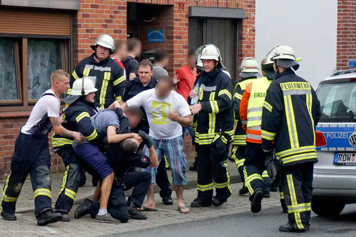 Die verbalen und körperlichen Angriffe auf Polizisten, Feuerwehrleute und Sanitäter haben zuletzt zugenommen (Symbolbild).