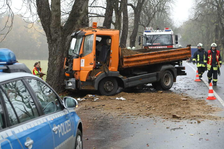 Der Fahrer musste verletzt ins Krankenhaus.