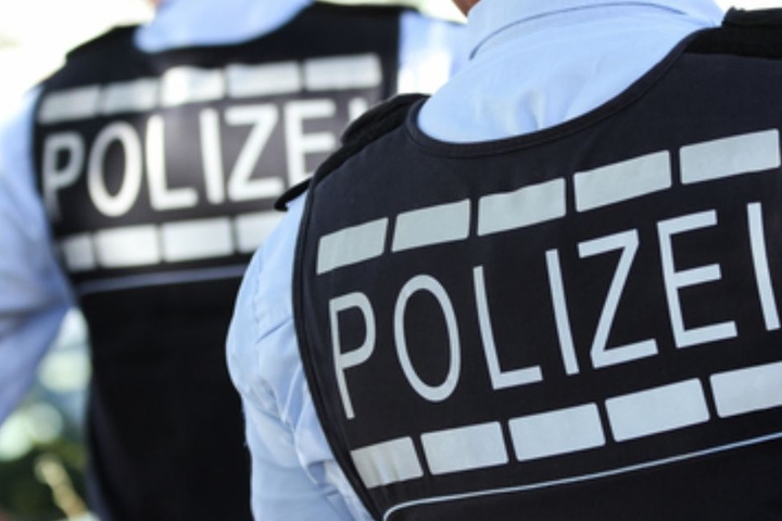 Mit der Öffentlichkeitsfahndung erhoffen sich die Polizisten Hinweise zu den beiden Tätern zu erhalten. (Symbolbild)
