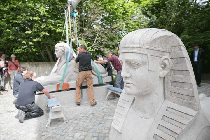 Sie Skulpturen stehen jetzt vor dem Logenhaus auf der Tolkewitzer Straße.