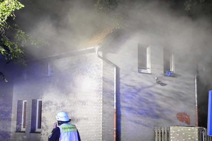 Das gesamte Gebäude war in Rauch gehüllt, als die Feuerwehr eintraf.