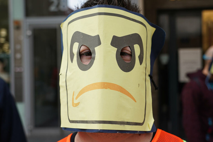 Kein Bock auf unsicherer Arbeitsverhältnisse! Amazon-Beschäftigte gingen am Samstag auf die Straße.
