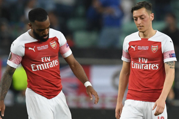 Mesut Özil und Alexandre Lacazette (l). von Arsenal am 29.05.2019 in Baku beim Europa League Finale gegen FC Chelsea.