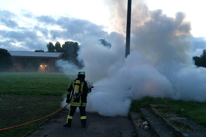 Die Feuerwehr hat das Feuer schnell im Griff gehabt.